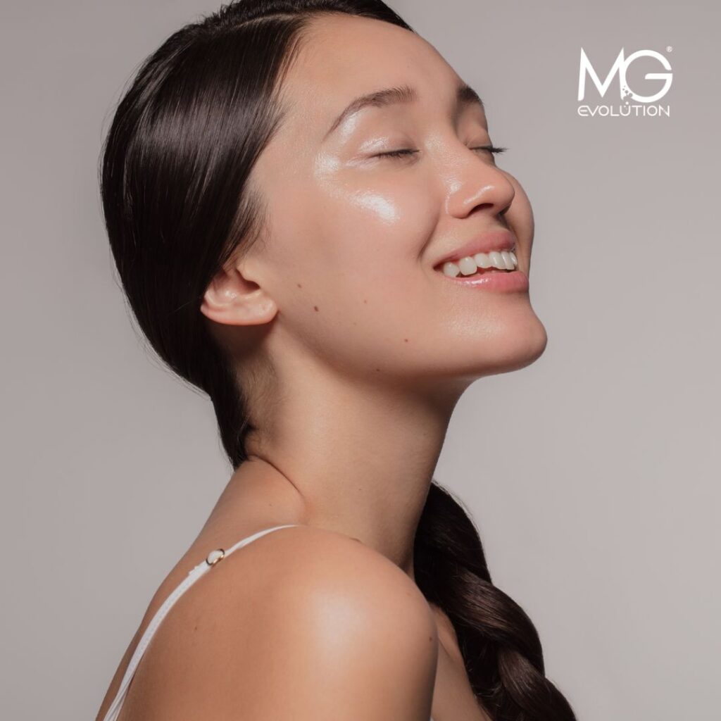 Glass skin i glass hair – czy to tylko trend beauty, czy realna zmiana w projektowaniu kosmetyków?